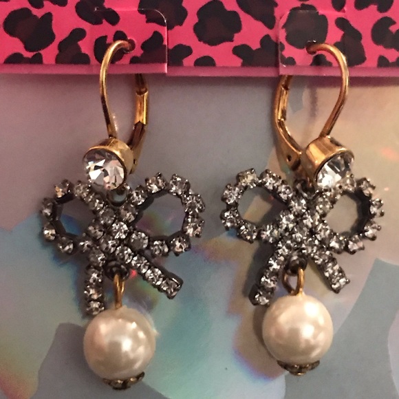Betsey Johnson Jewelry - Pearl crystal rhinestone earrings Betsey Johnson vintage prom dance birthday
